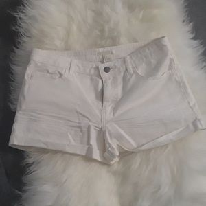 Roll hem shorts
